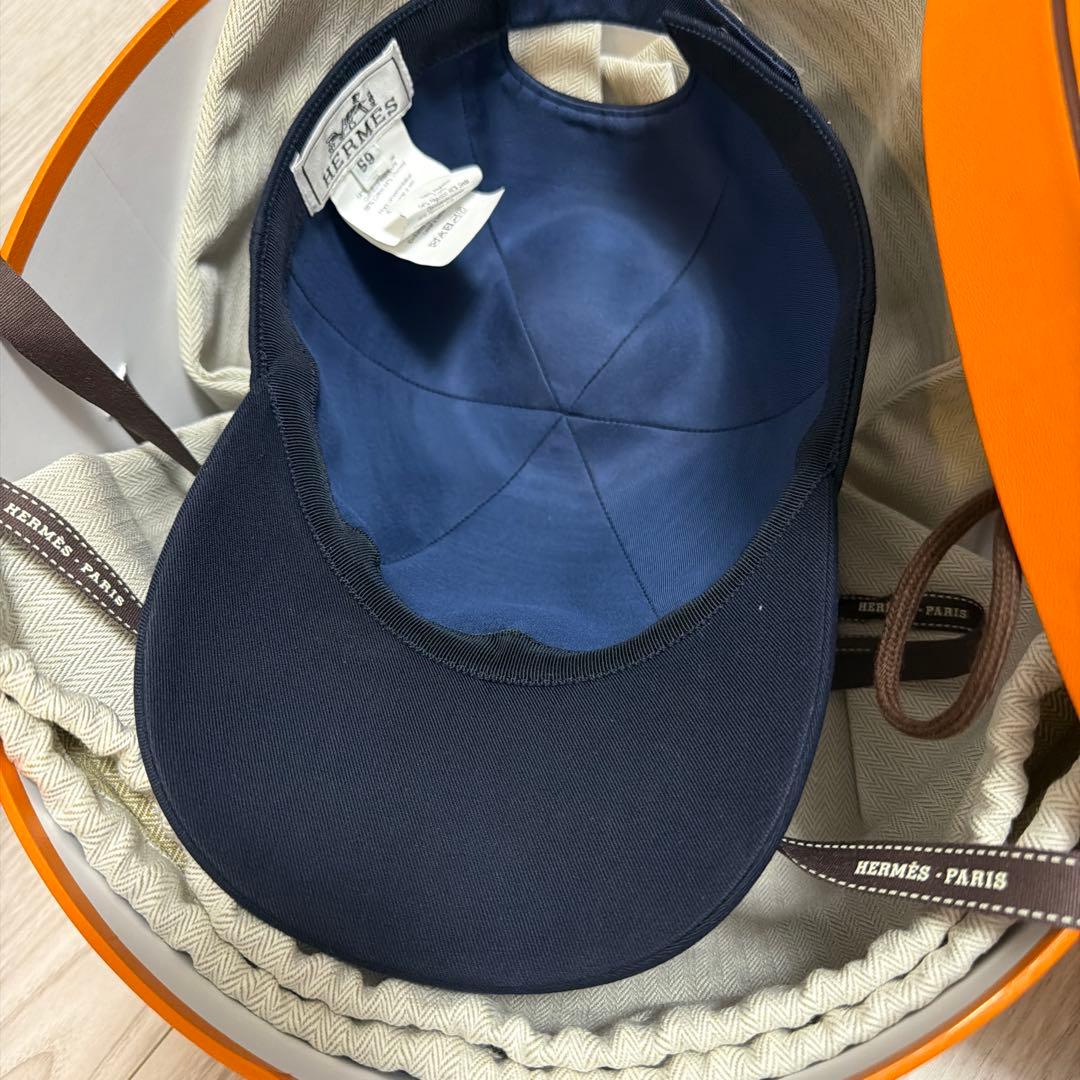 エルメスの2025年秋冬新作ネイビーのセレナ・Hエレクトリックキャップ59サイズ