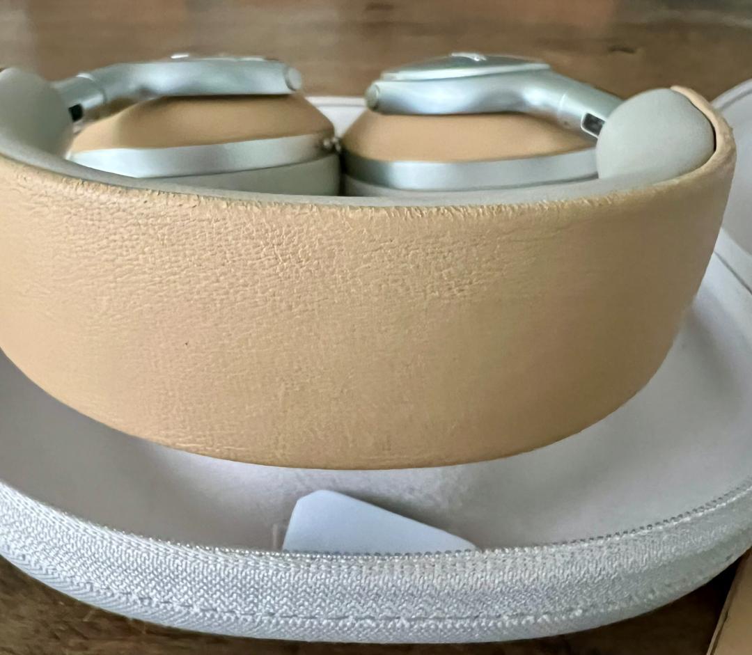 バウワースアンドウィルキンス　px8　タン