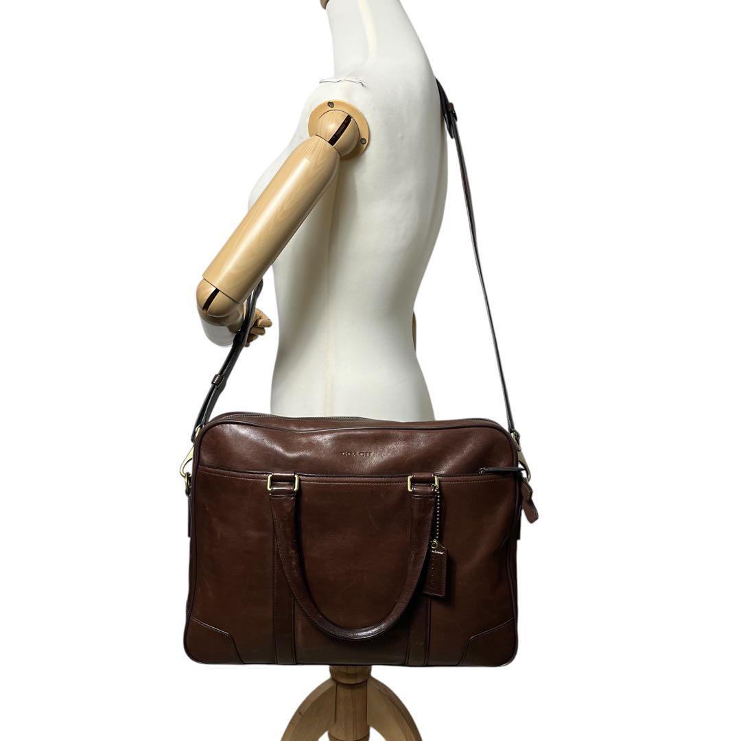 コーチ　ビジネスバッグ　斜め掛け　肩掛け　レザー　ブラウン　70901