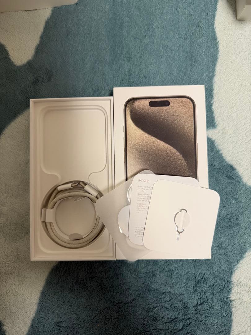 Apple iPhone 15 Pro ナチュラルチタニウム256GB