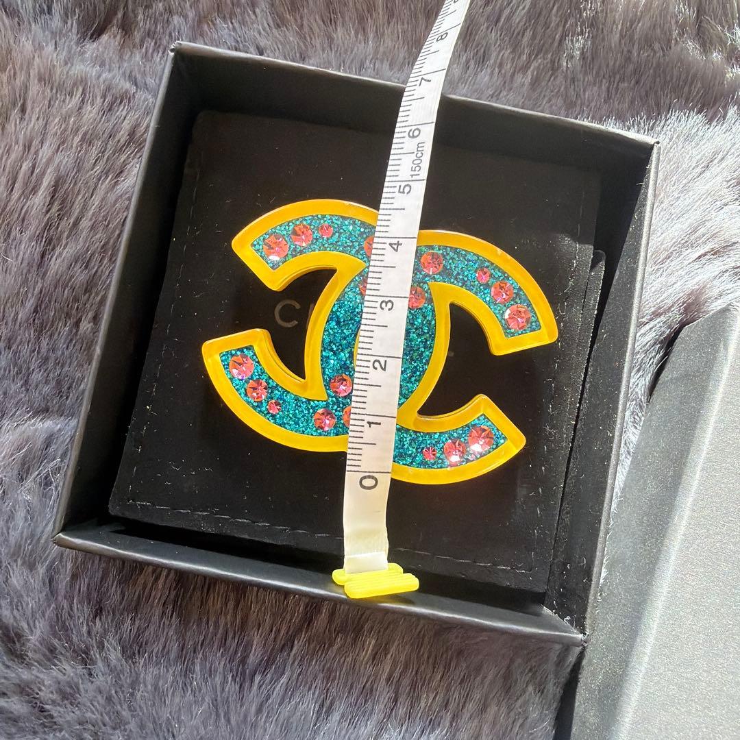 CHANEL イエロー ダブルCロゴ ブローチ