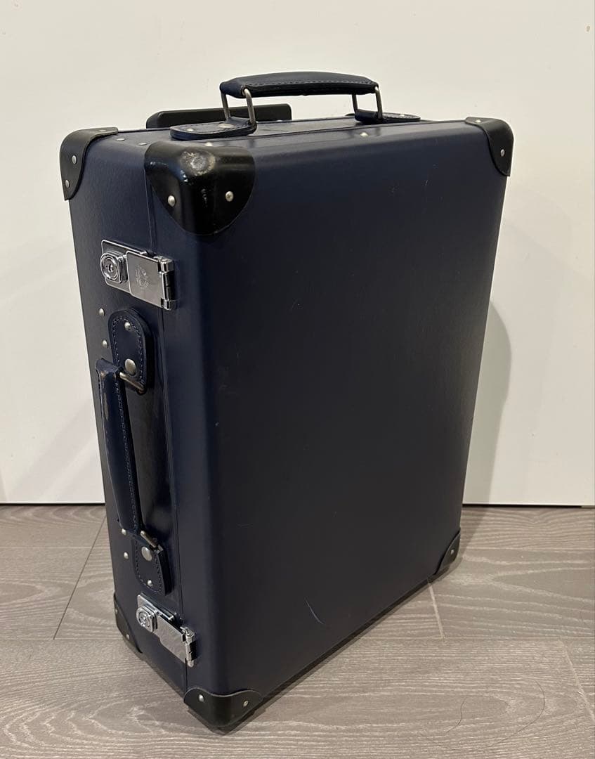 グローブトロッター ネイビーブルー ハードケース