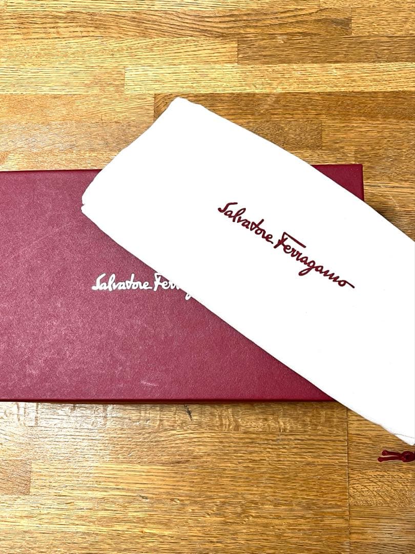 【新品未使用】フェラガモ ヴァラ 7 1/2 25cm シャンパンゴールド