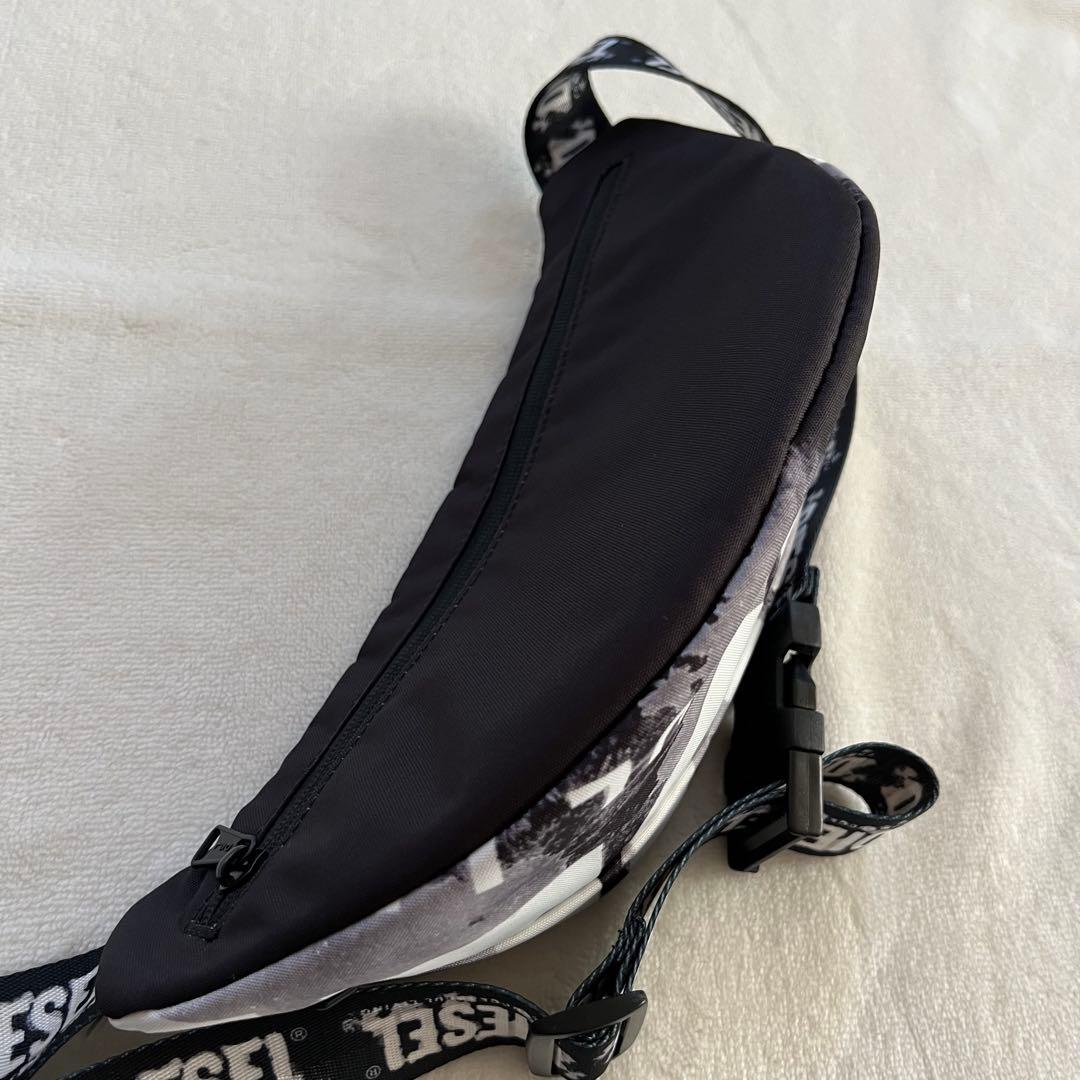 極美品 DIESEL ディーゼル ロゴプリント ボディバッグ