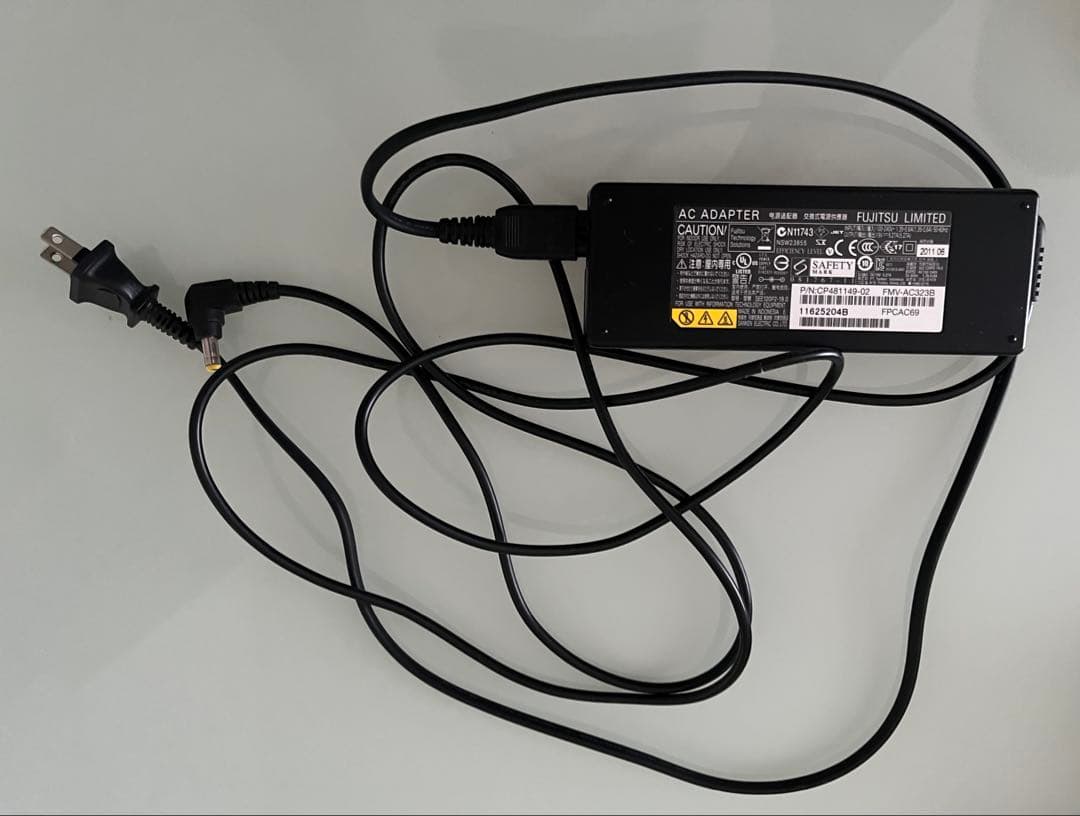 【FUJITSU】Lifebook ノートPC(レッド)