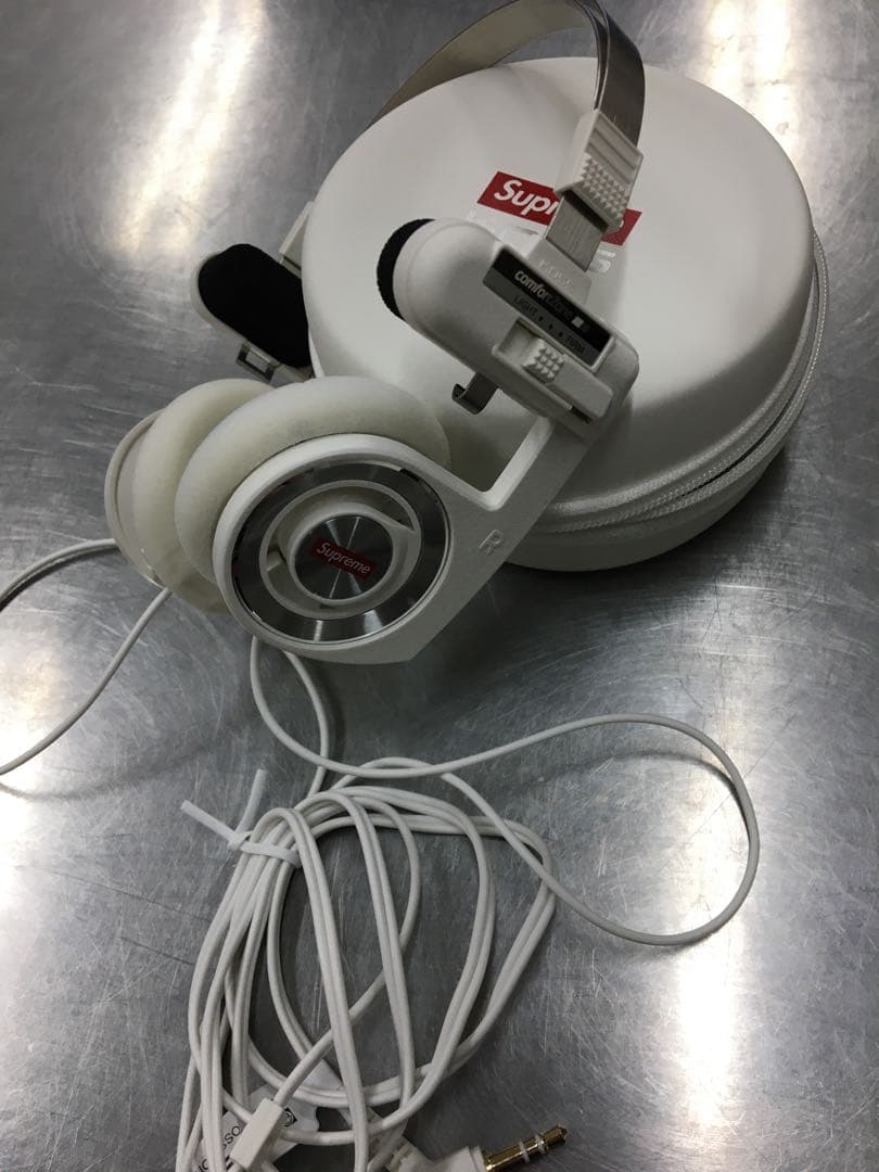 ヘッドホン Supreme / Koss Portapro Headphones white