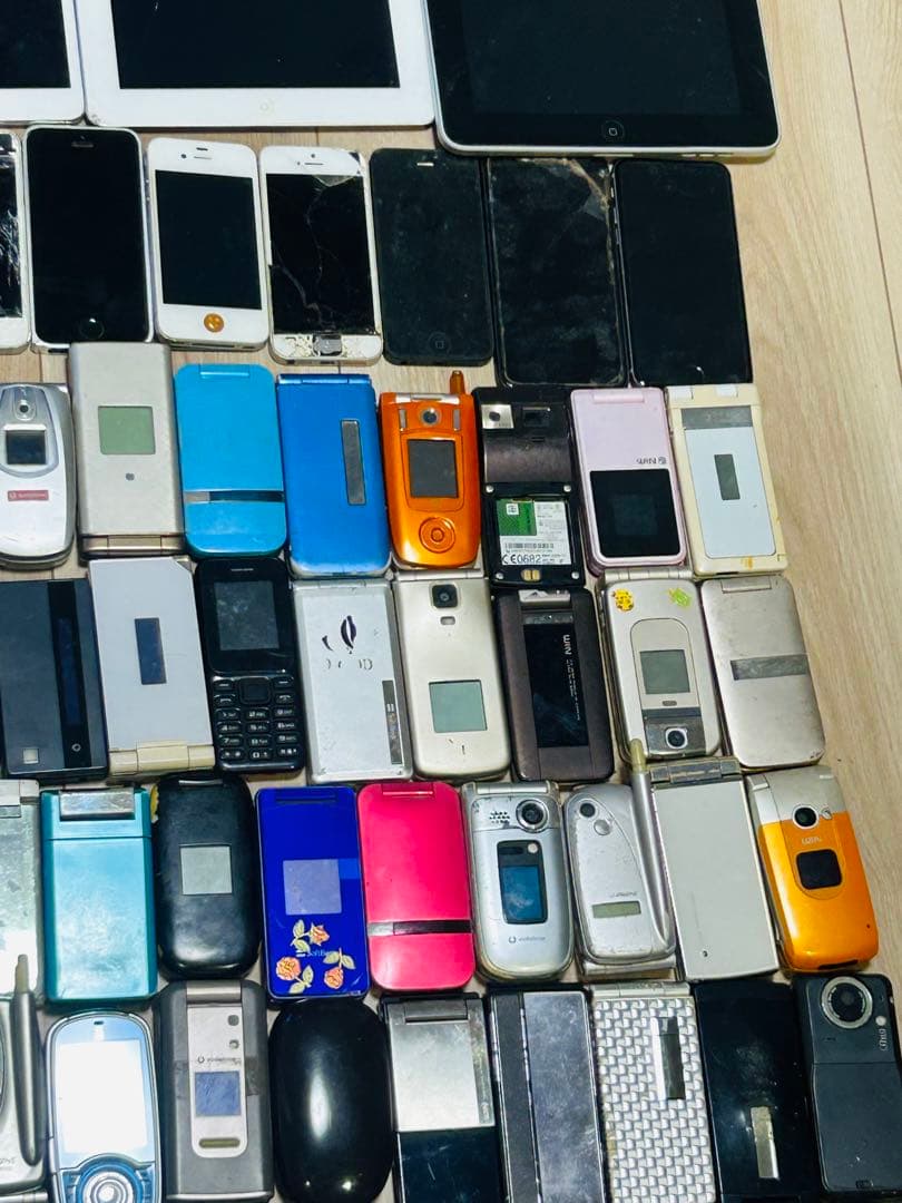 タブレット8台、iPhone10台、携帯73台、アンドロイド13台　ジャンク品
