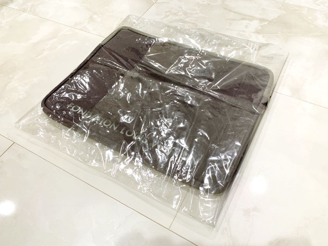 【新品未使用】　FONDATION ルイヴィトン美術館　PCケース