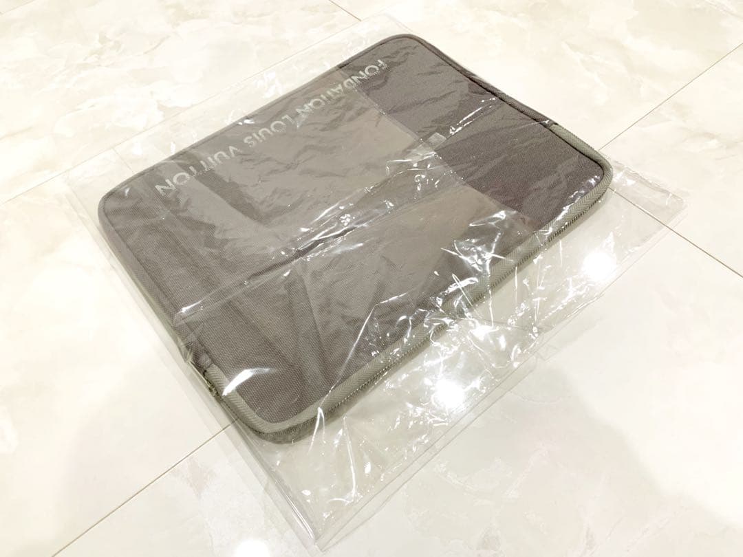 【新品未使用】　FONDATION ルイヴィトン美術館　PCケース