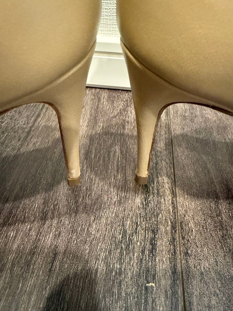 美品　Christian Louboutin スタッズ付きハイヒール