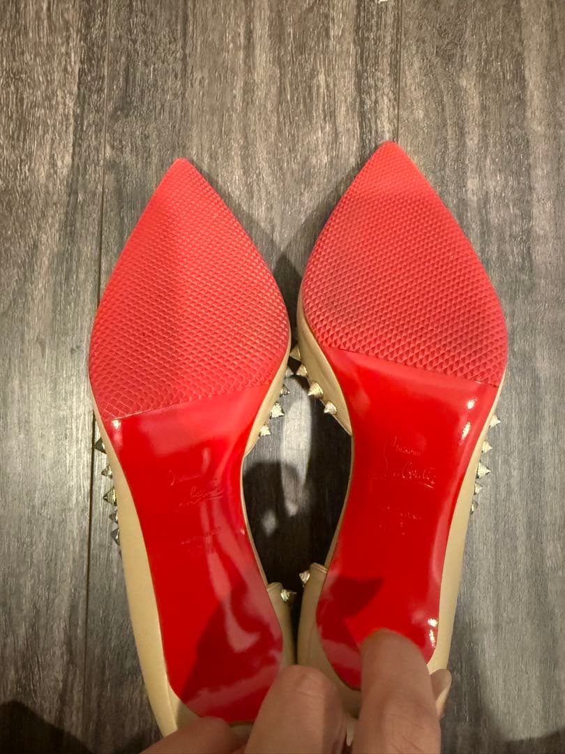 美品　Christian Louboutin スタッズ付きハイヒール