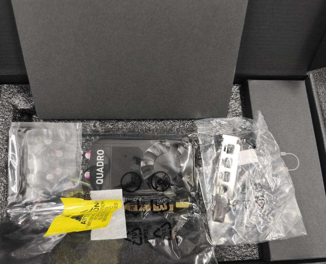 NVIDIA QUADRO P1000 グラフィックボード 付属品あり