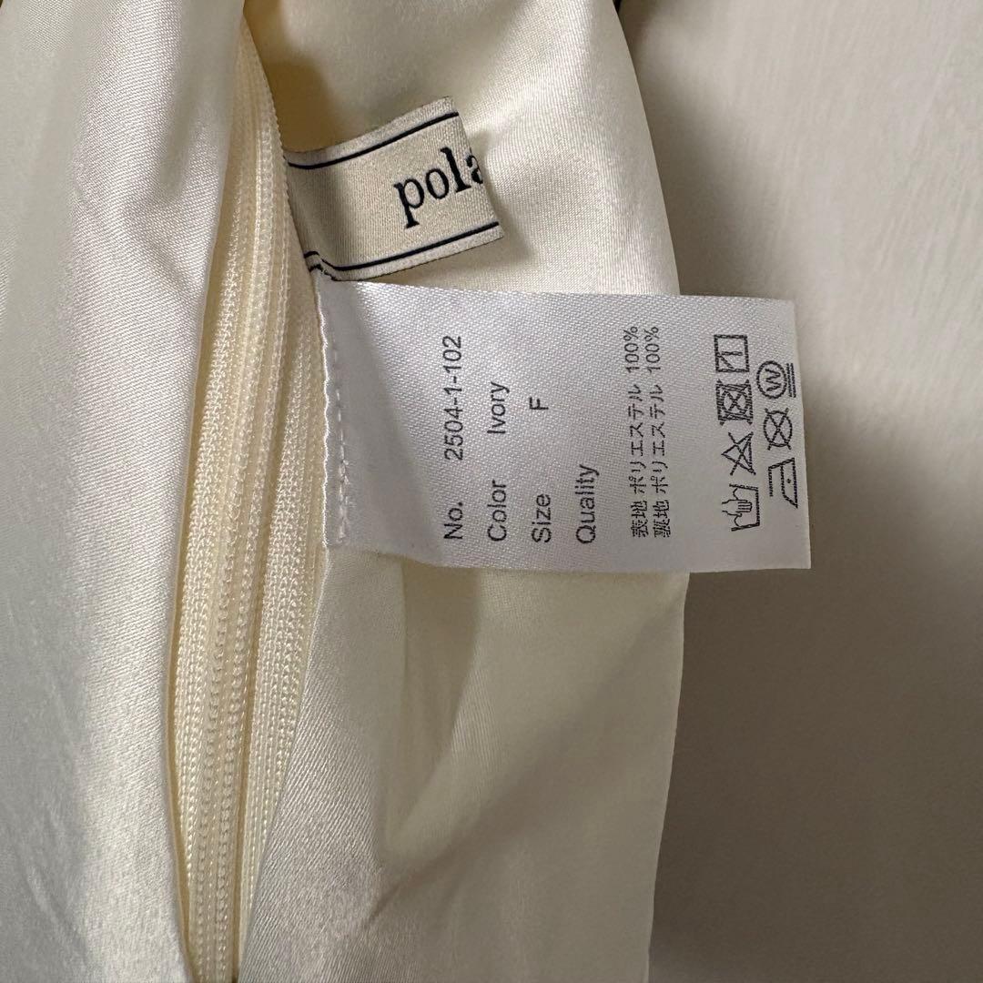 【poláura】ポローラ ロマンティックサテンぺプラムトップス