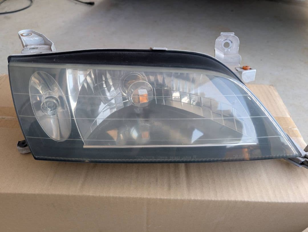 AT210後期カリーナGT純正ヘッドライト左右