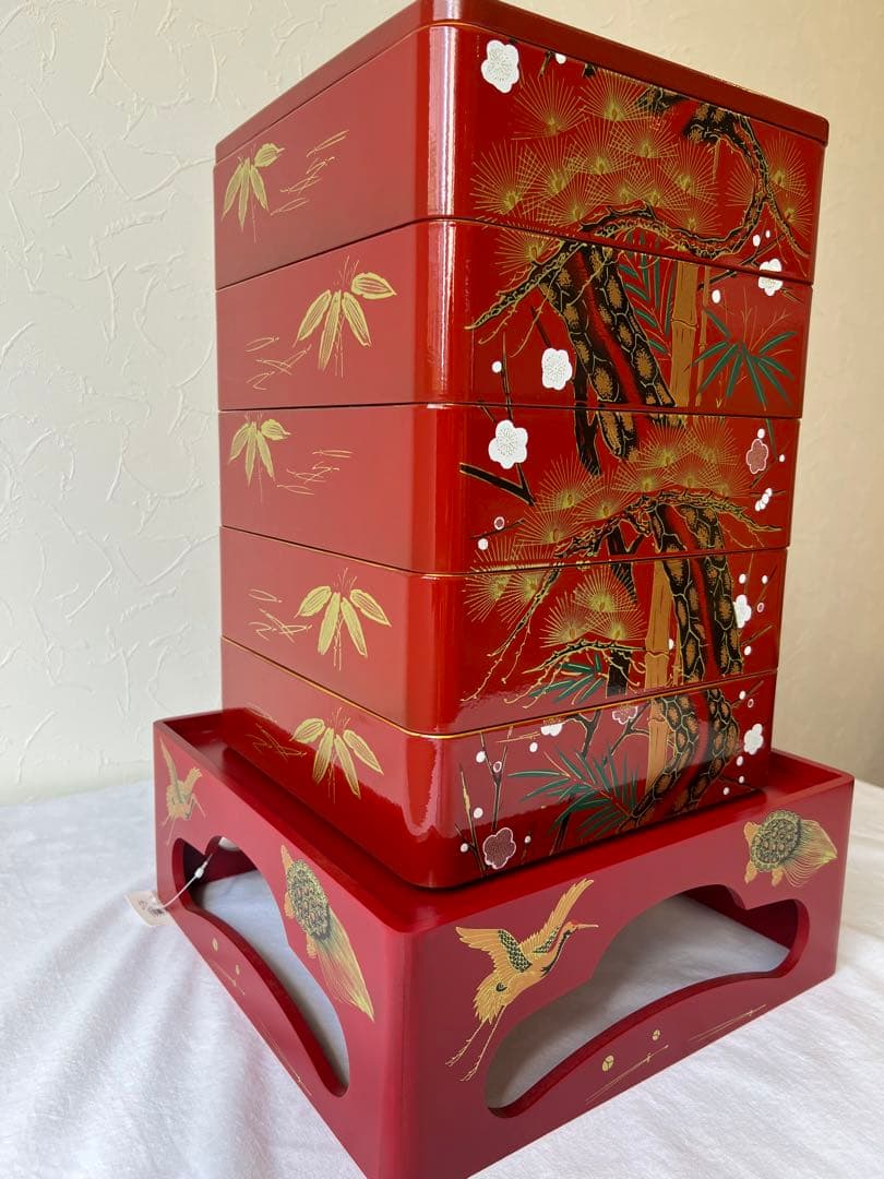 華やかな新年に！新品未使用会津塗五段重箱台付き　 慶事松竹梅鶴亀柄