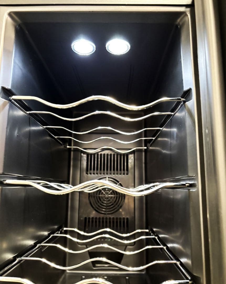 美品 アイリスオーヤマ ワインセラー PWC-251P-B 8本収納 作動確認済