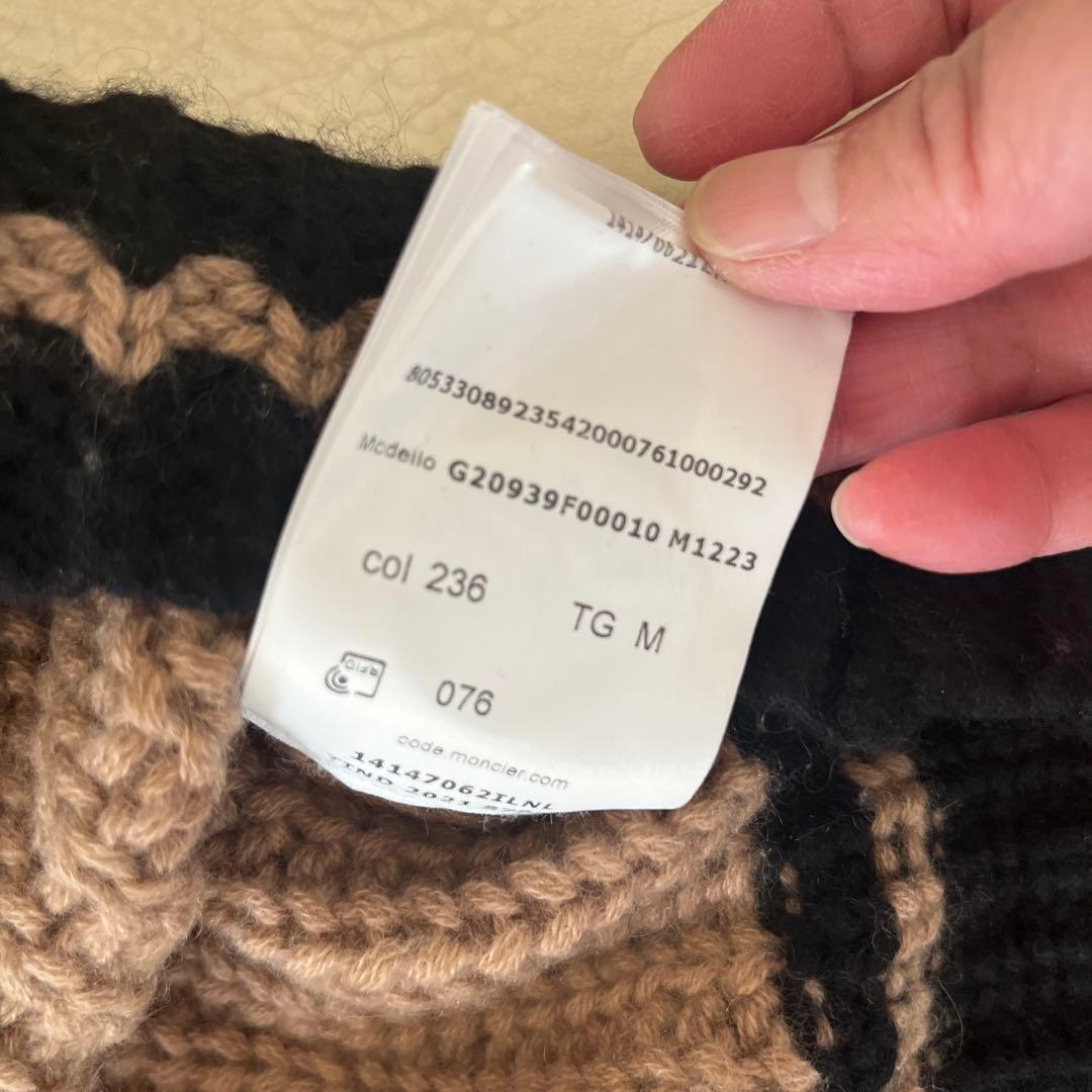 モンクレール　ベージュと黒のストライプ ハイネックセーター