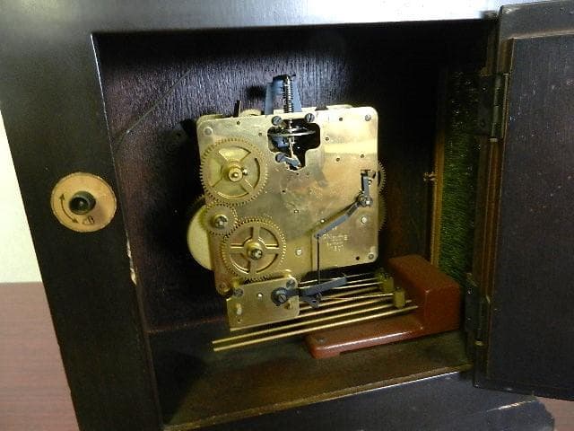 ドイツ「ＭＡＵＴＨＥ」社ゼンマイ式置時計（１５分ウエストミンスターチャイム）