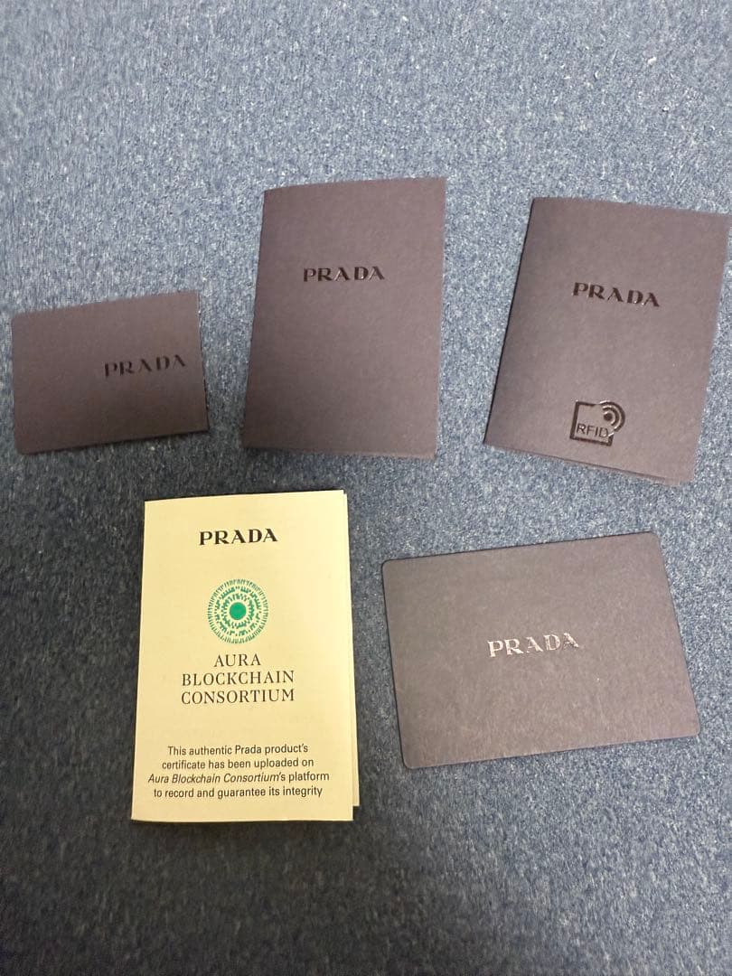 PRADA メタル ヘアピン ブラック