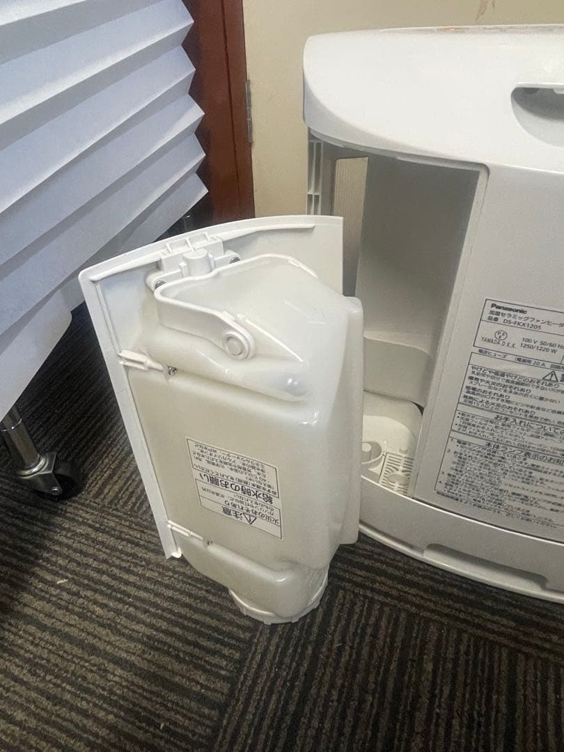 Panasonic 加湿セラミックファンヒーター ナノイー搭載 ※プラグ変形あり