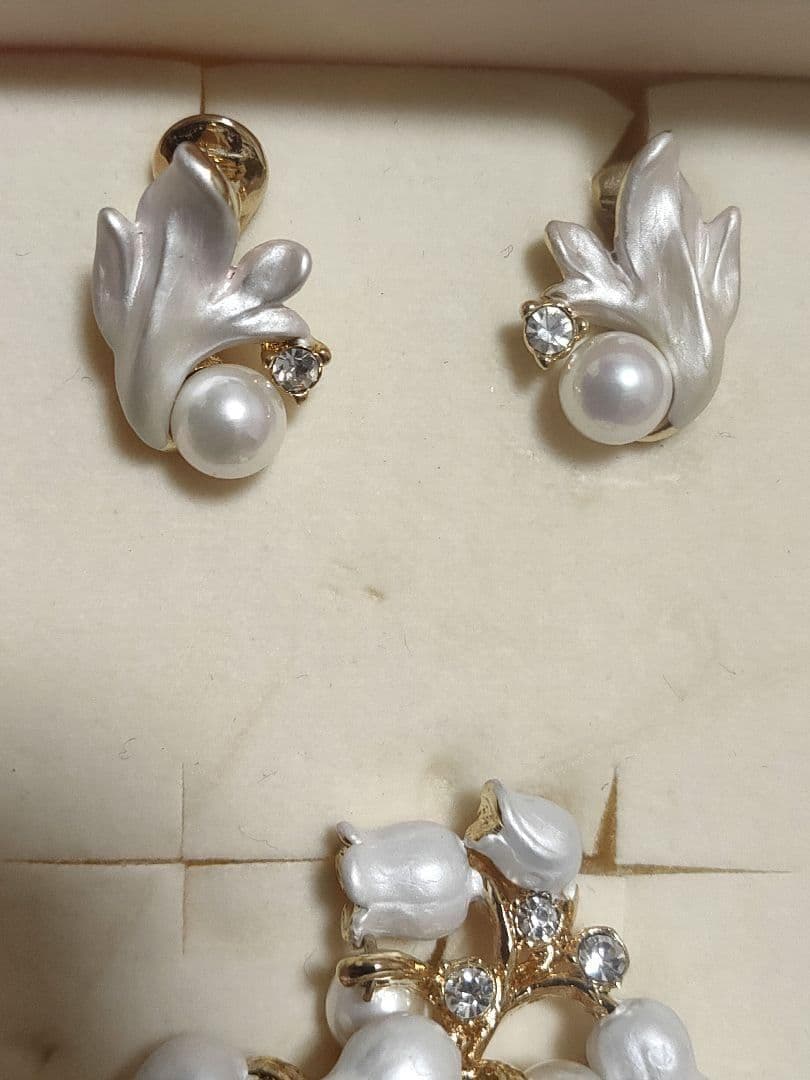 希少デザイン ヴァンドームブティック すずらん　ブローチ、イヤリングセットパール