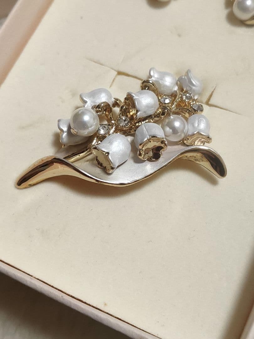 希少デザイン ヴァンドームブティック すずらん　ブローチ、イヤリングセットパール