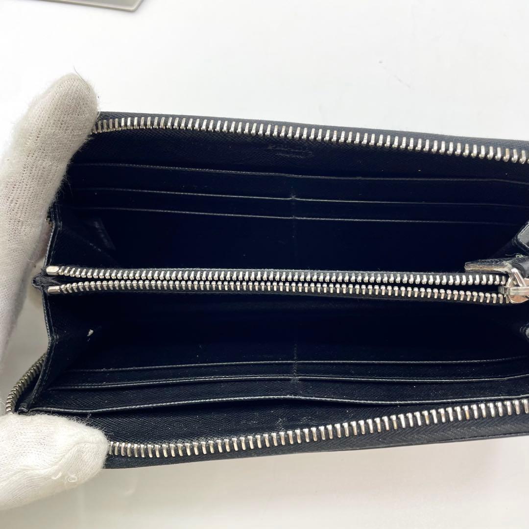 プラダ　ラウンドファスナー　ブラック　サフィアーノレザー　三角ロゴ　長財布