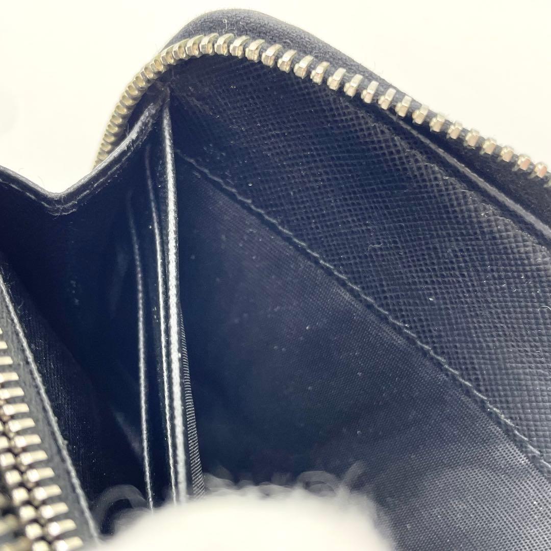 プラダ　ラウンドファスナー　ブラック　サフィアーノレザー　三角ロゴ　長財布