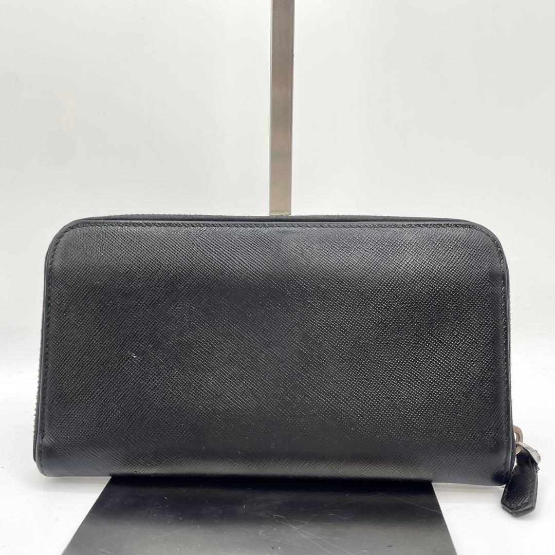 プラダ　ラウンドファスナー　ブラック　サフィアーノレザー　三角ロゴ　長財布