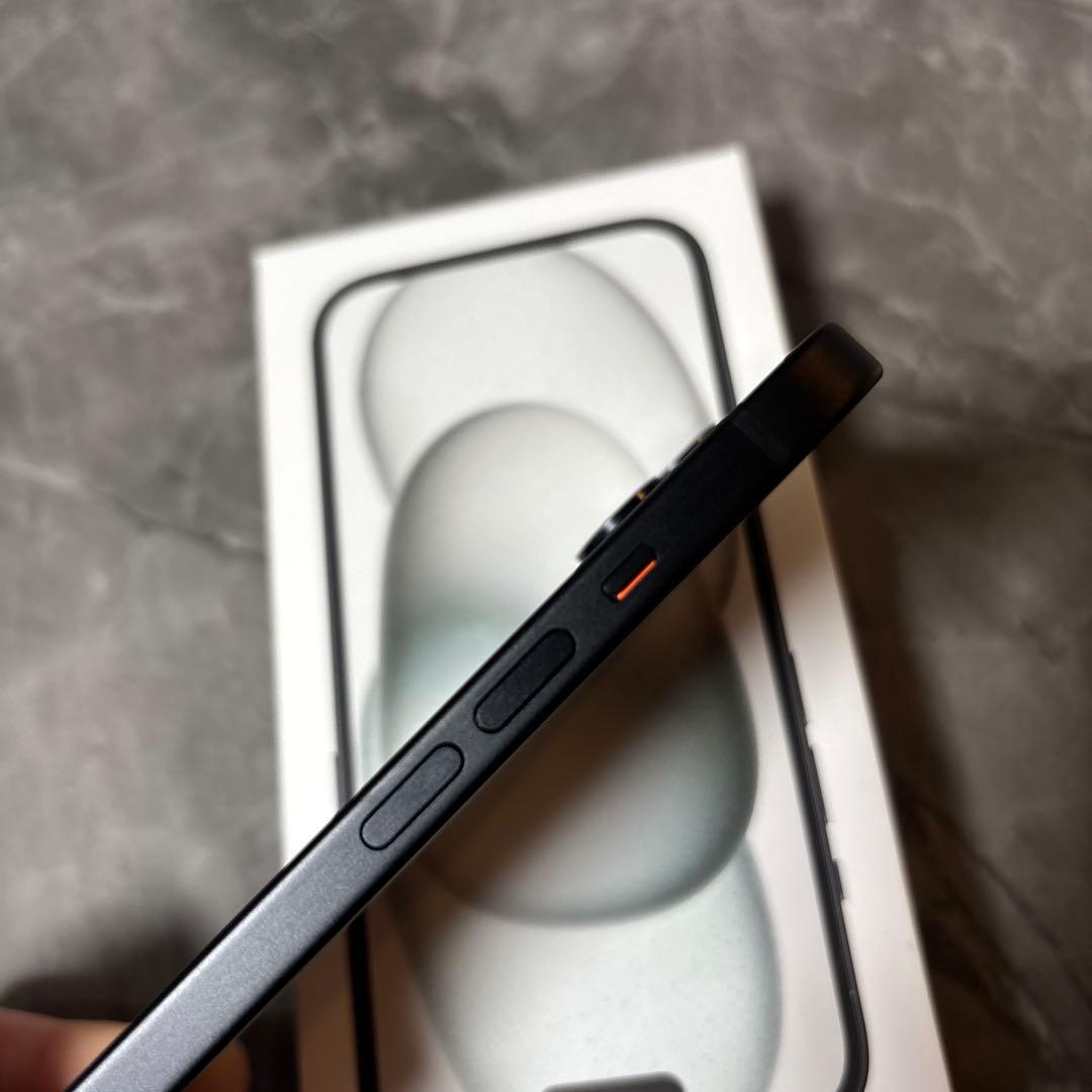 【極美品】Apple iPhone 15 128GB ブラック SIMフリー