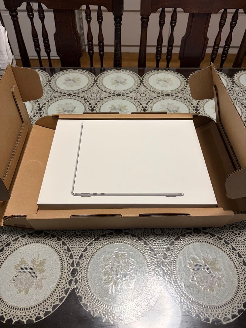 極美品Apple MacBook AIR M3、13.6インチ(KTM)