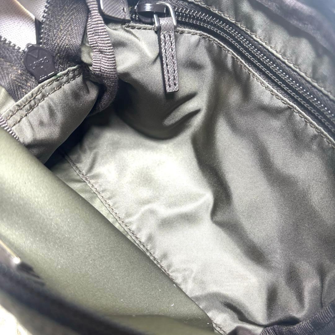 [極美品] PRADA プラダ　ナイロンポーチ　メイク　小物入れ　三角プレート