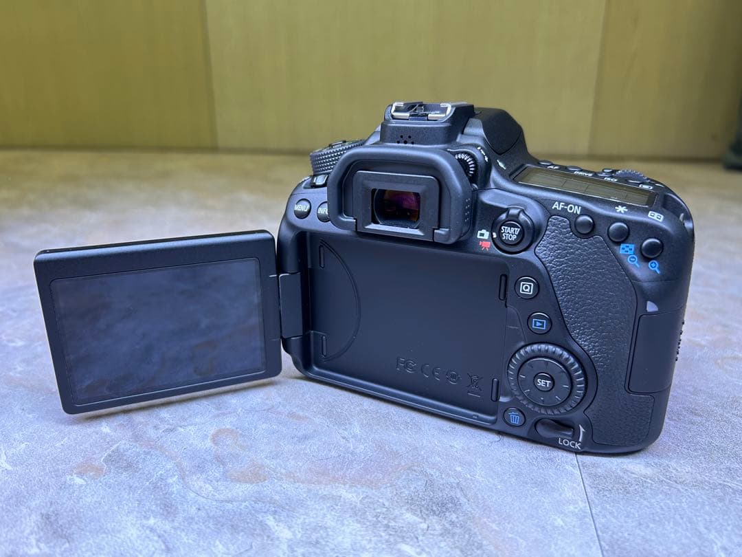 マ*ー様 【限定1台テストプライス)Canon EOS80D OH8月末に実施