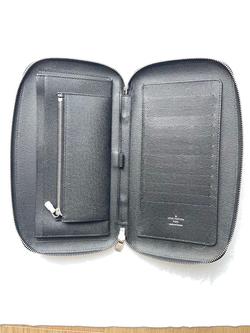 LOUIS VUITTON ブラック レザーケース　布袋、箱付き