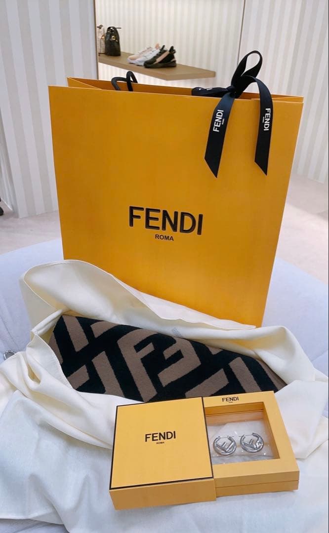FENDIニットマフラー❣️