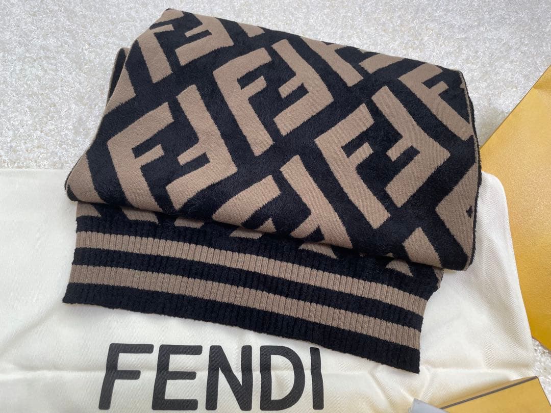 FENDIニットマフラー❣️
