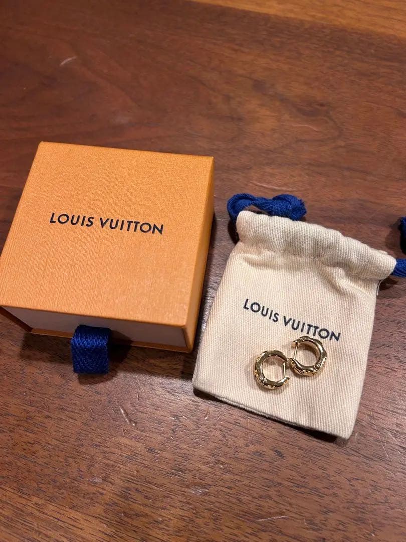 ほぼ新品！ルイヴィトン ブックルドレイユ ピロー ナノグラム ピアス