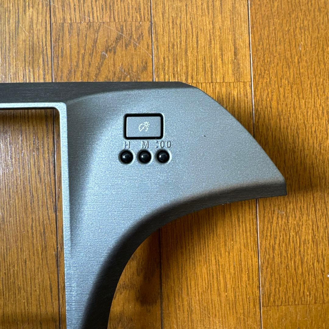 E*S様 30プリウス　ナビパネル枠外側 黒 スイッチ付き　9inc 美品