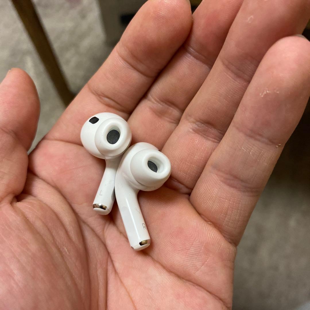 宏*井様 air pods pro 第2世代本体 イヤホンサイズ　箱、充電器付き