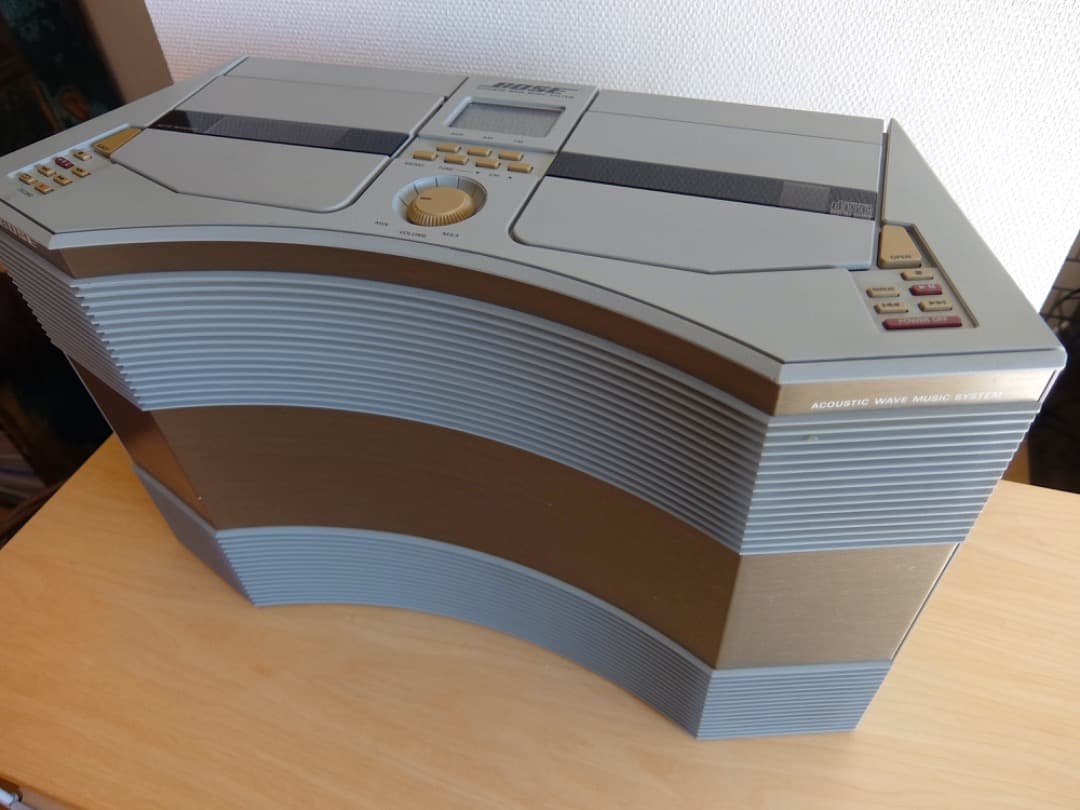 BOSE ボーズCDラジカセ AW-1D カセット可動、ラジオ受信可、CDやや難