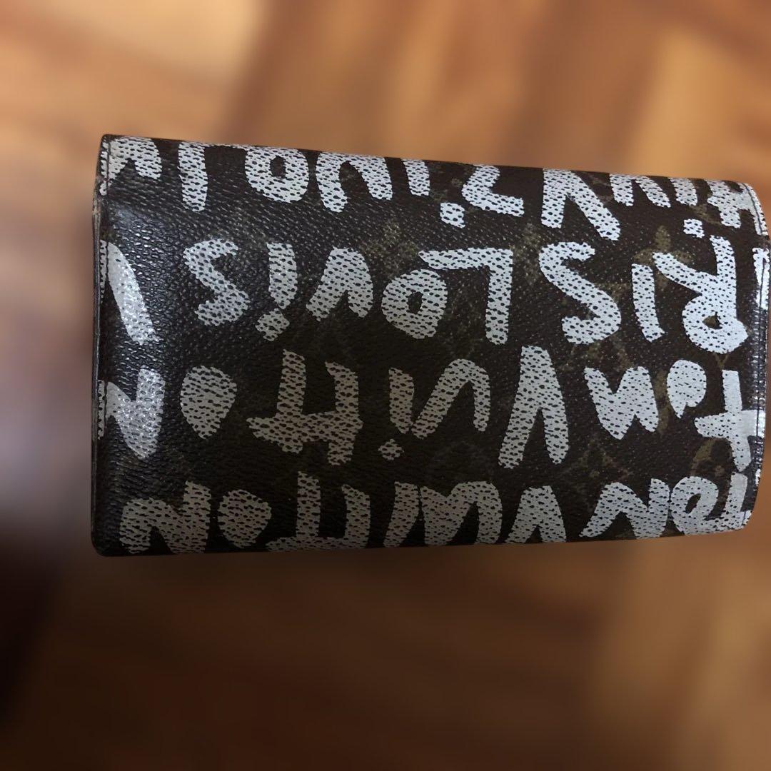 ルイ・ブィトングラフィックプリントレザー長財布