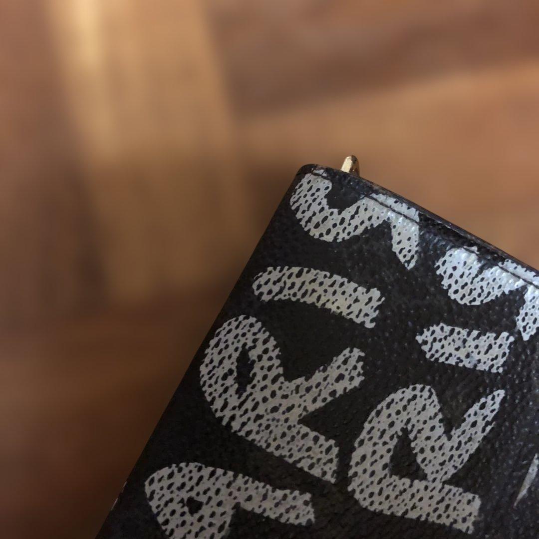 ルイ・ブィトングラフィックプリントレザー長財布