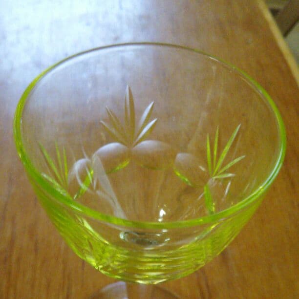 稀少☆イギリス ビンテージ ウランガラス ワイングラス　5個セット