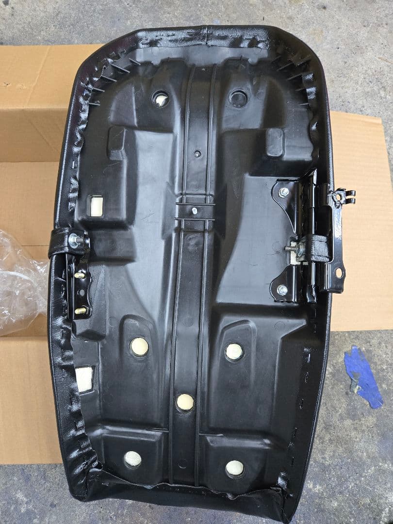 cbx400f 純正アンコ抜きタイプシート美品