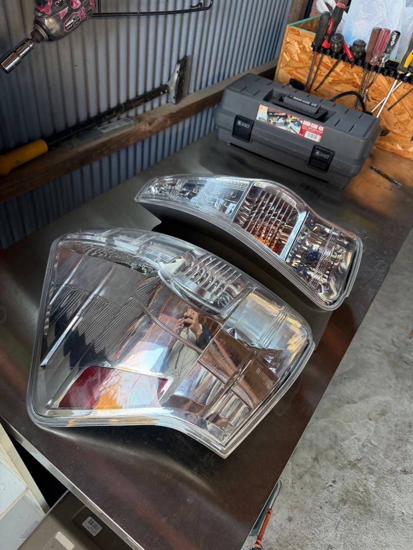 プリウスアルファ前期USテールライト左右