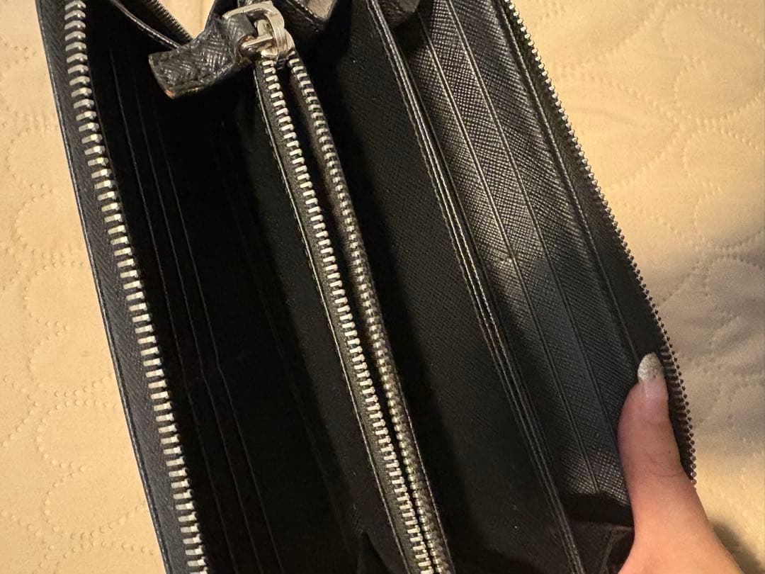 PRADA黒 長財布