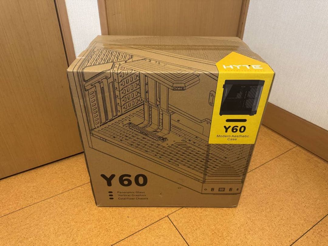PCケース(自作PC用) HYTE Y60 Black +12.6 LCD DIY KIT
