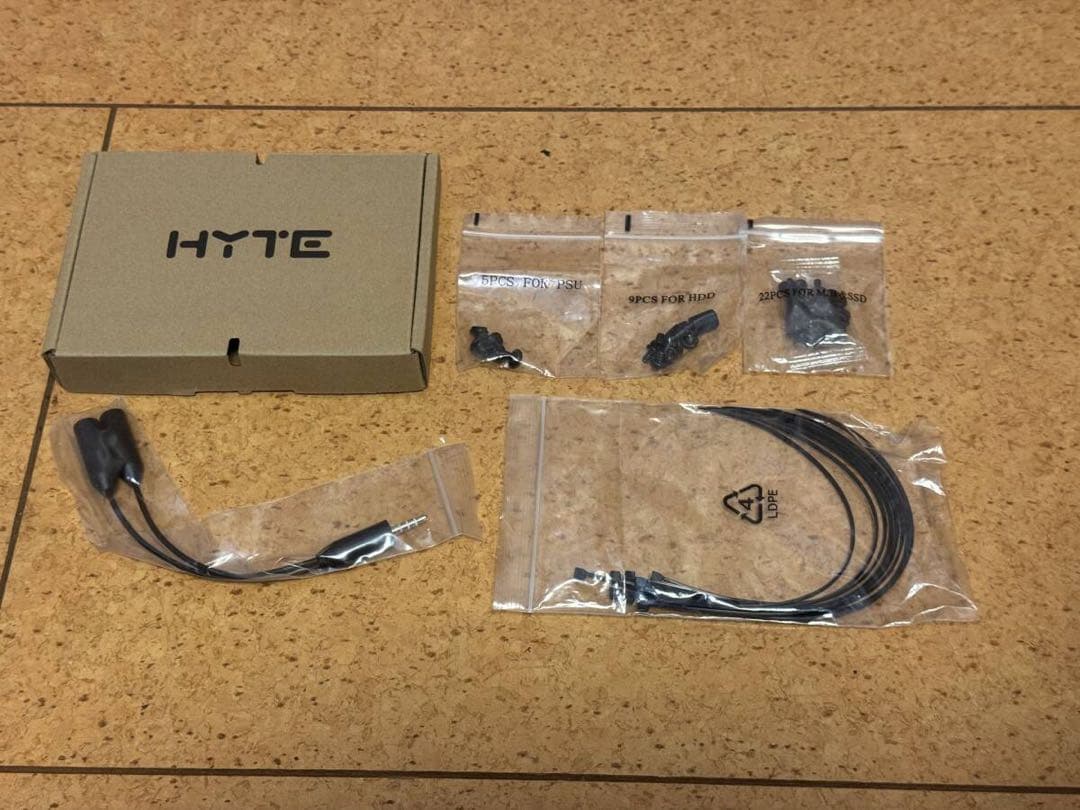 PCケース(自作PC用) HYTE Y60 Black +12.6 LCD DIY KIT