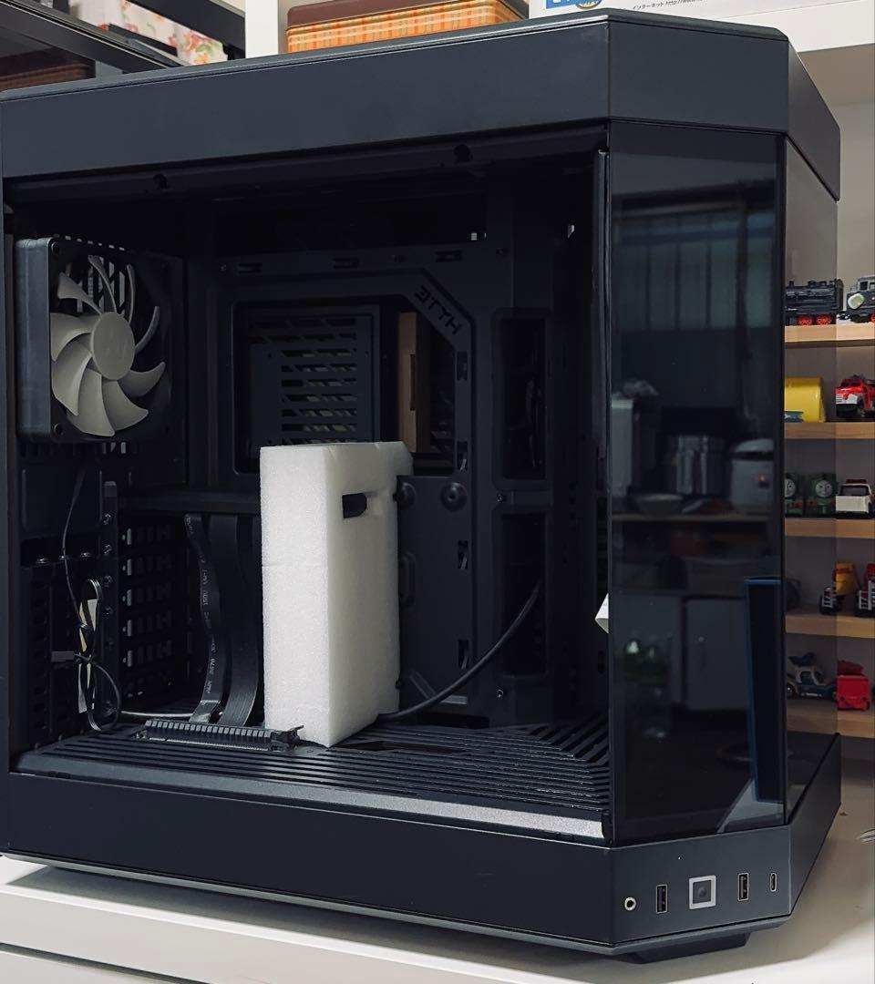 PCケース(自作PC用) HYTE Y60 Black +12.6 LCD DIY KIT