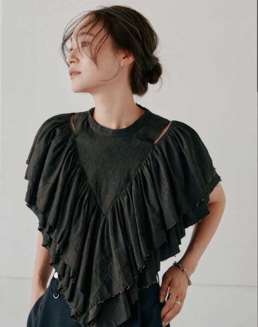 【新品未使用】 Hella volume ruffle tops チャコール